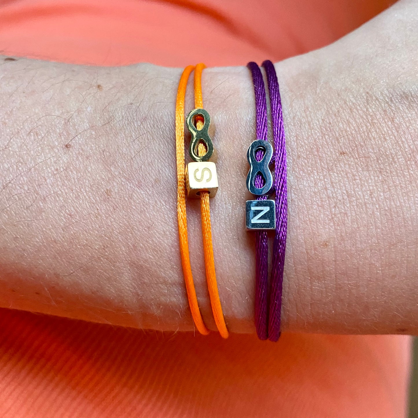 Armband cube to infinity