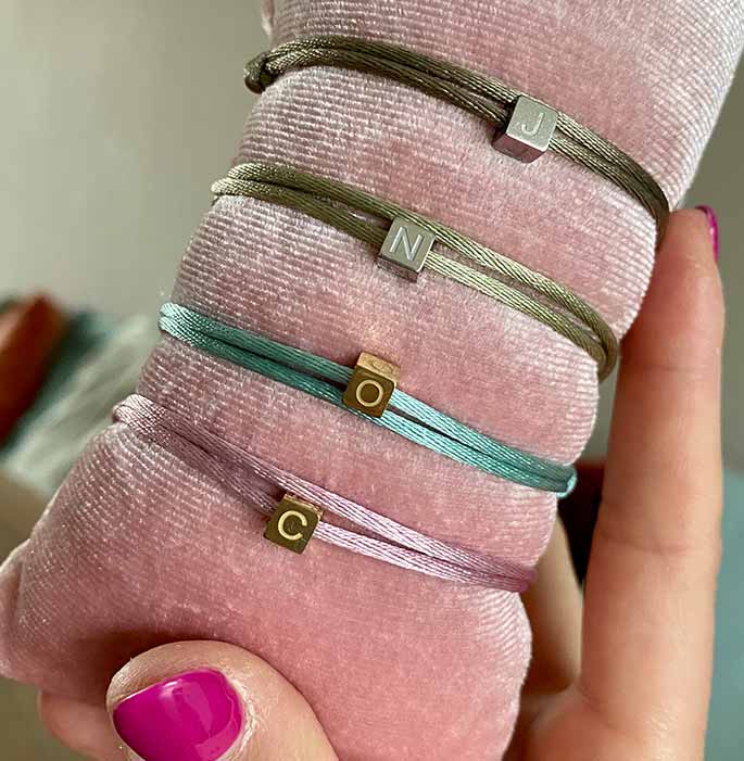 Armband cube letter goud